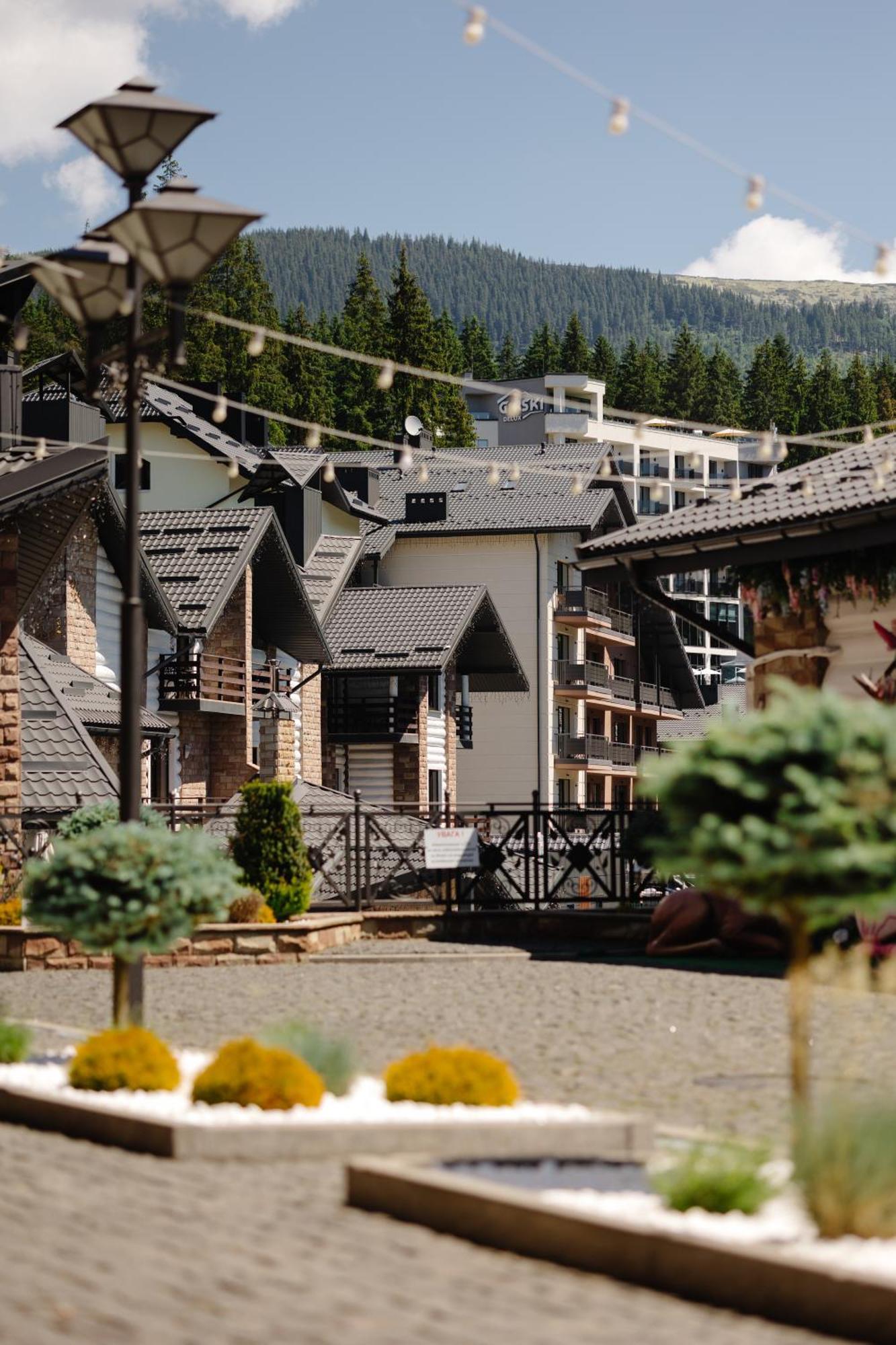 Westhills Cottage Town & Spa Буковел Екстериор снимка