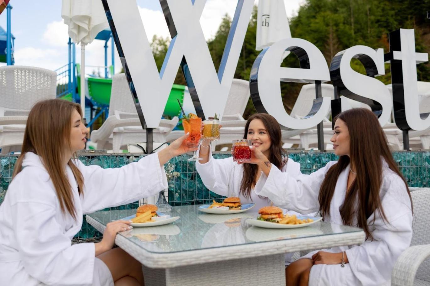 Westhills Cottage Town & Spa Буковел Екстериор снимка